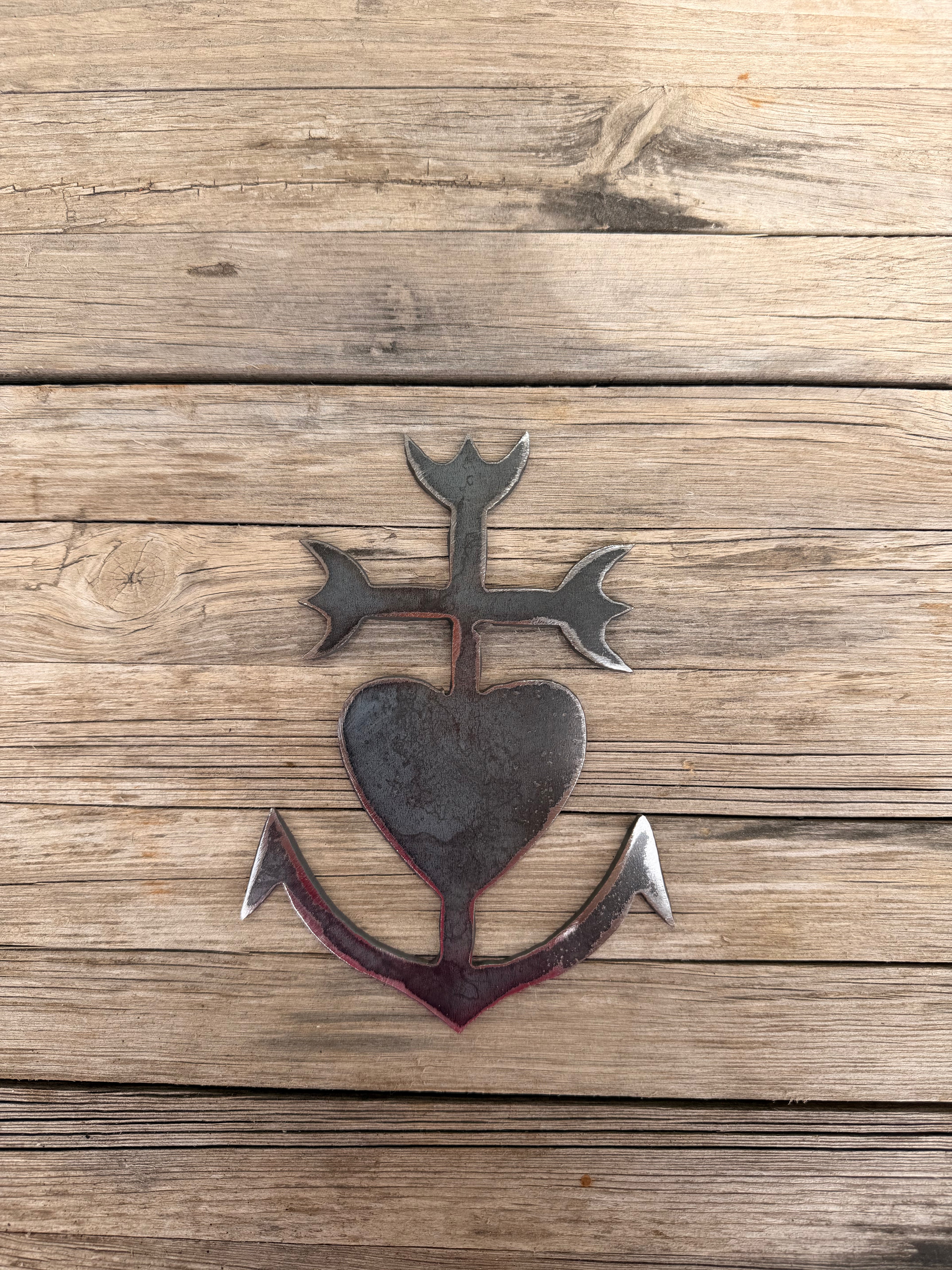 Croix camarguaise avec cœur
